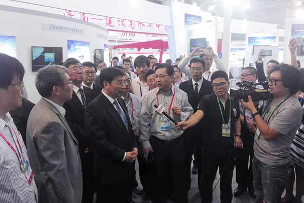 中运集团参展软博会受到苗圩部长高度关注 中运集团参展软博会受到苗圩部长高度关注