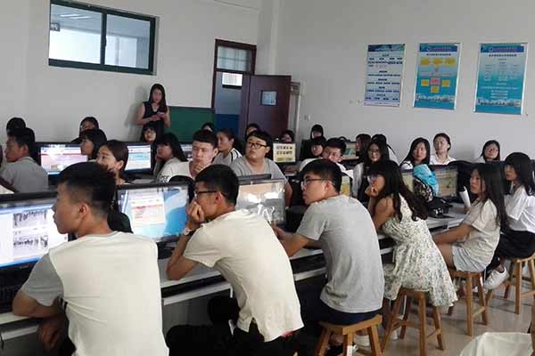 中运集团应邀为理工职业学院订单班学员开展岗前培训 中运集团应邀为理工职业学院订单班学员开展岗前培训