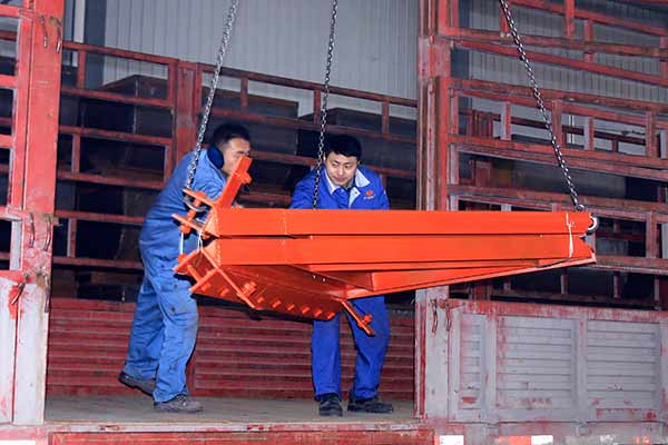 中运集团一批液压挡车器发往广东佛山 中运集团一批液压挡车器发往广东佛山
