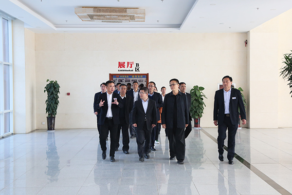 热烈欢迎中国网库董事长王海波一行莅临集团参观指导 热烈欢迎中国网库董事长王海波一行莅临集团参观指导