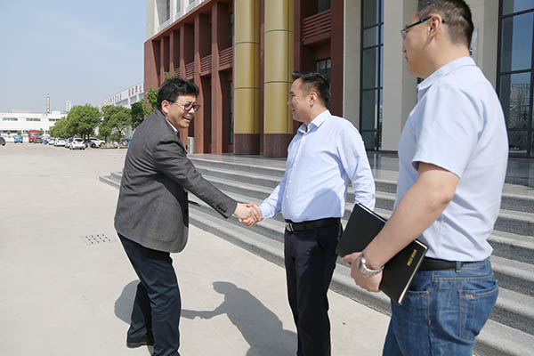 热烈欢迎烟台高新区智能制造产业发展推进中心领导莅临集团参观考察 热烈欢迎烟台高新区智能制造产业发展推进中心领导莅临集团参观考察