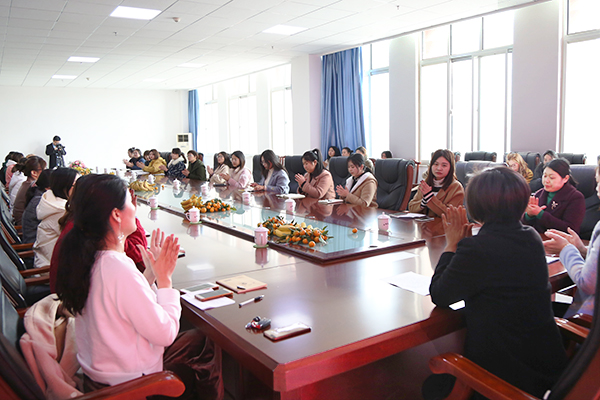 集团举行庆祝三八妇女节座谈会 集团举行庆祝三八妇女节座谈会