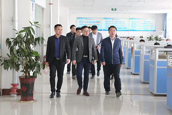 热烈欢迎华为公司领导莅临集团参观指导 热烈欢迎华为公司领导莅临集团参观指导