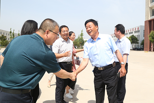 热烈欢迎济宁创新创业研究院领导莅临集团参观指导 热烈欢迎济宁创新创业研究院领导莅临集团参观指导