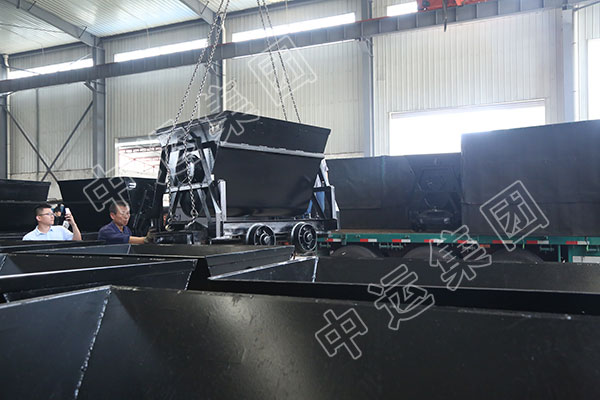 集团一批翻斗式矿车发往山西长治 集团一批翻斗式矿车发往山西长治